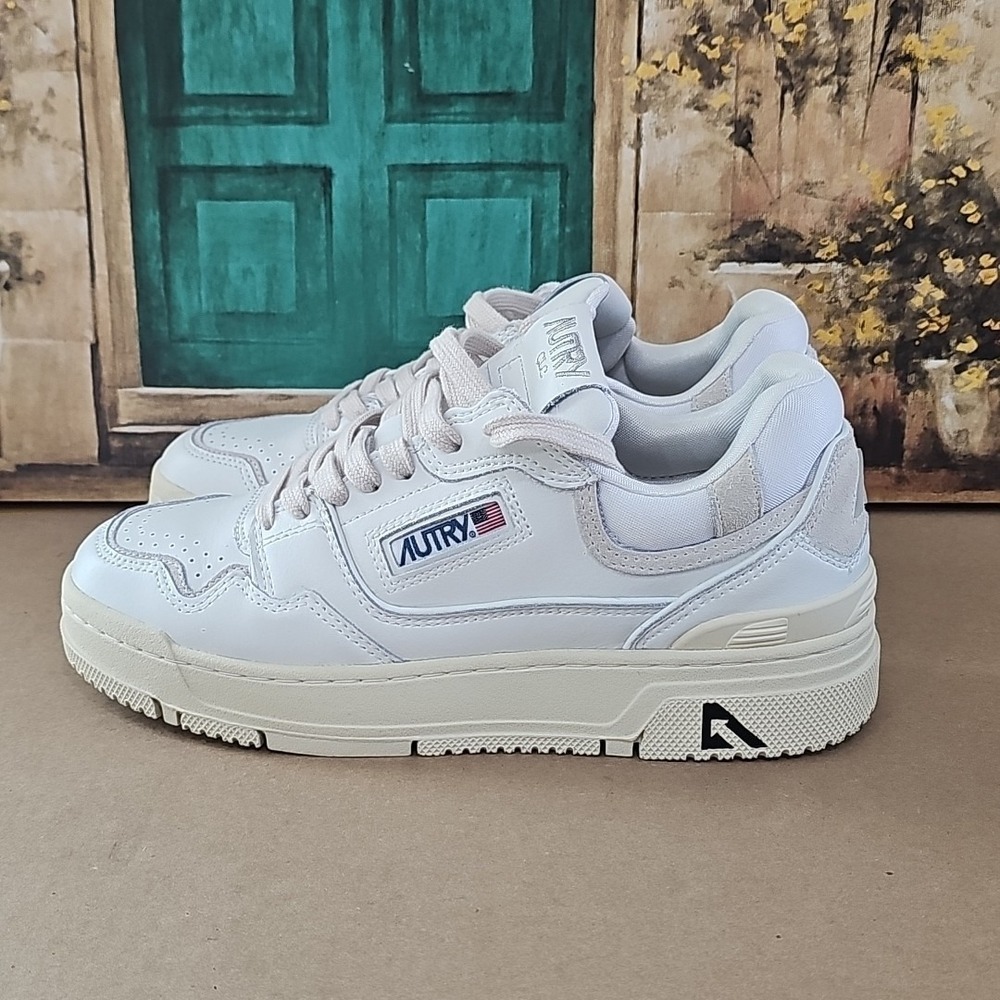 AUTRY Women's 'Medalist' Low Leather Sneakers White & Pink 39 / 9 US